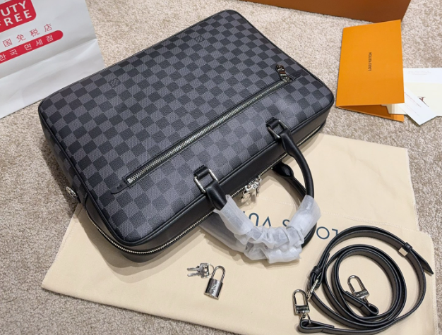 L men bag new arrival size :39* 28 cm