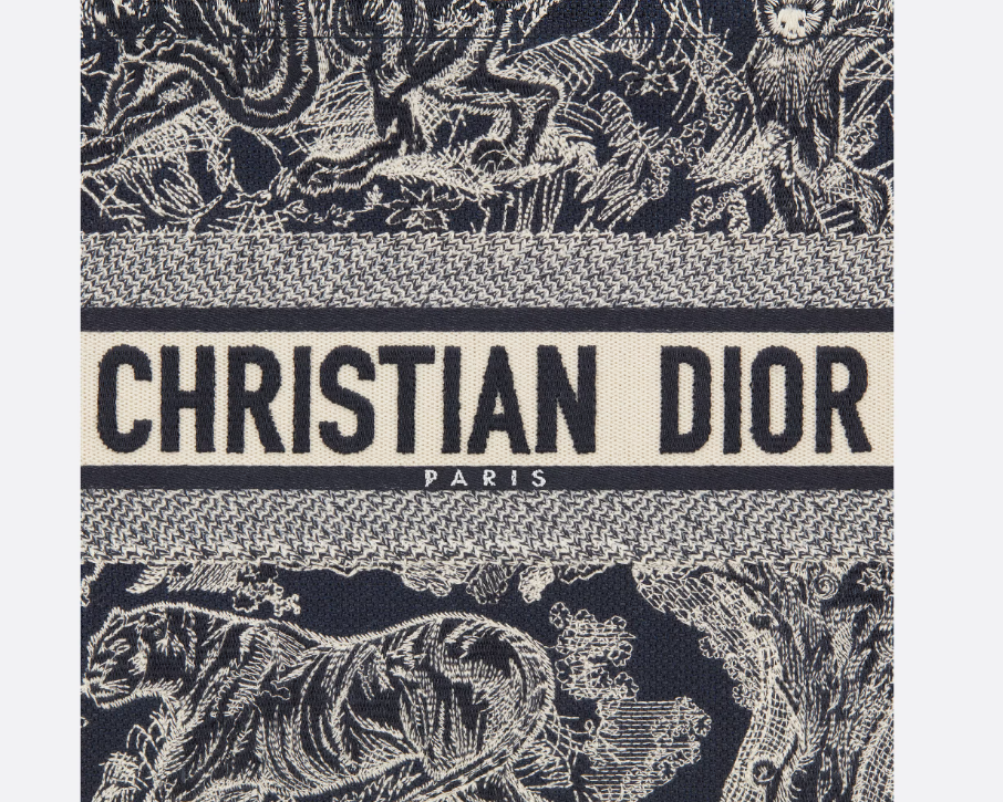 D Medium Book Tote size : 36 x 27.5 x 16.5 cm