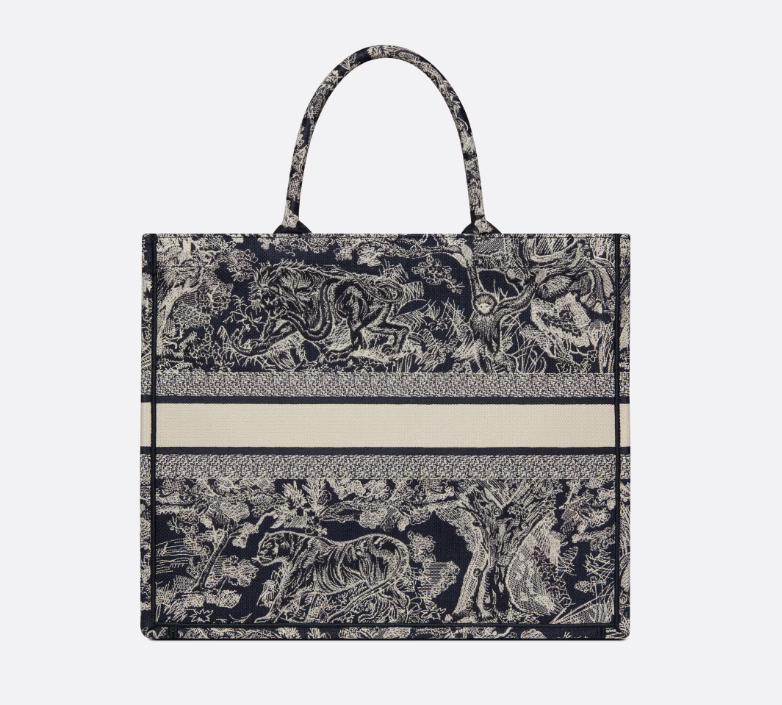 D Medium Book Tote size : 36 x 27.5 x 16.5 cm