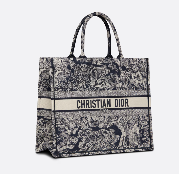 D Medium Book Tote size : 36 x 27.5 x 16.5 cm