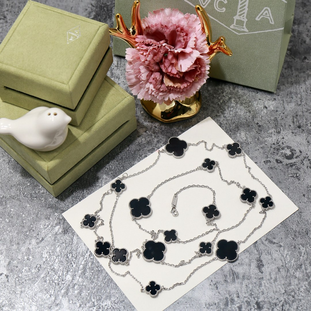 Vintage Alhambra long necklace size: 120 cm