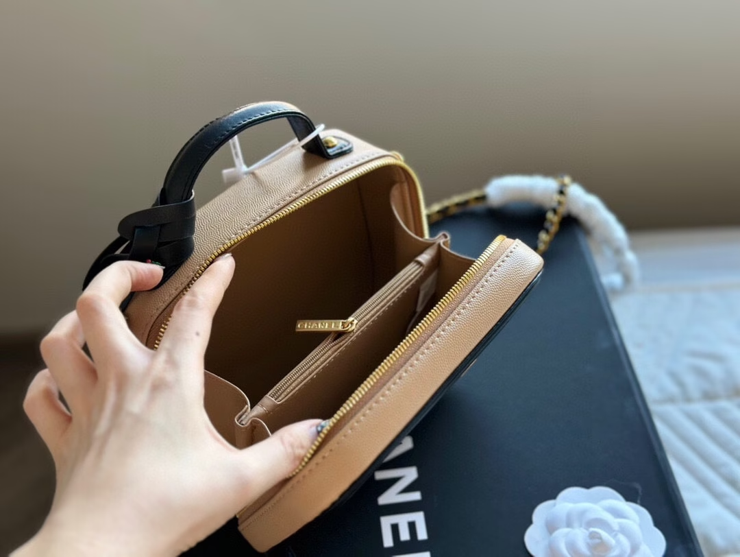 Cc new arrival bucket bag size: 20 cm