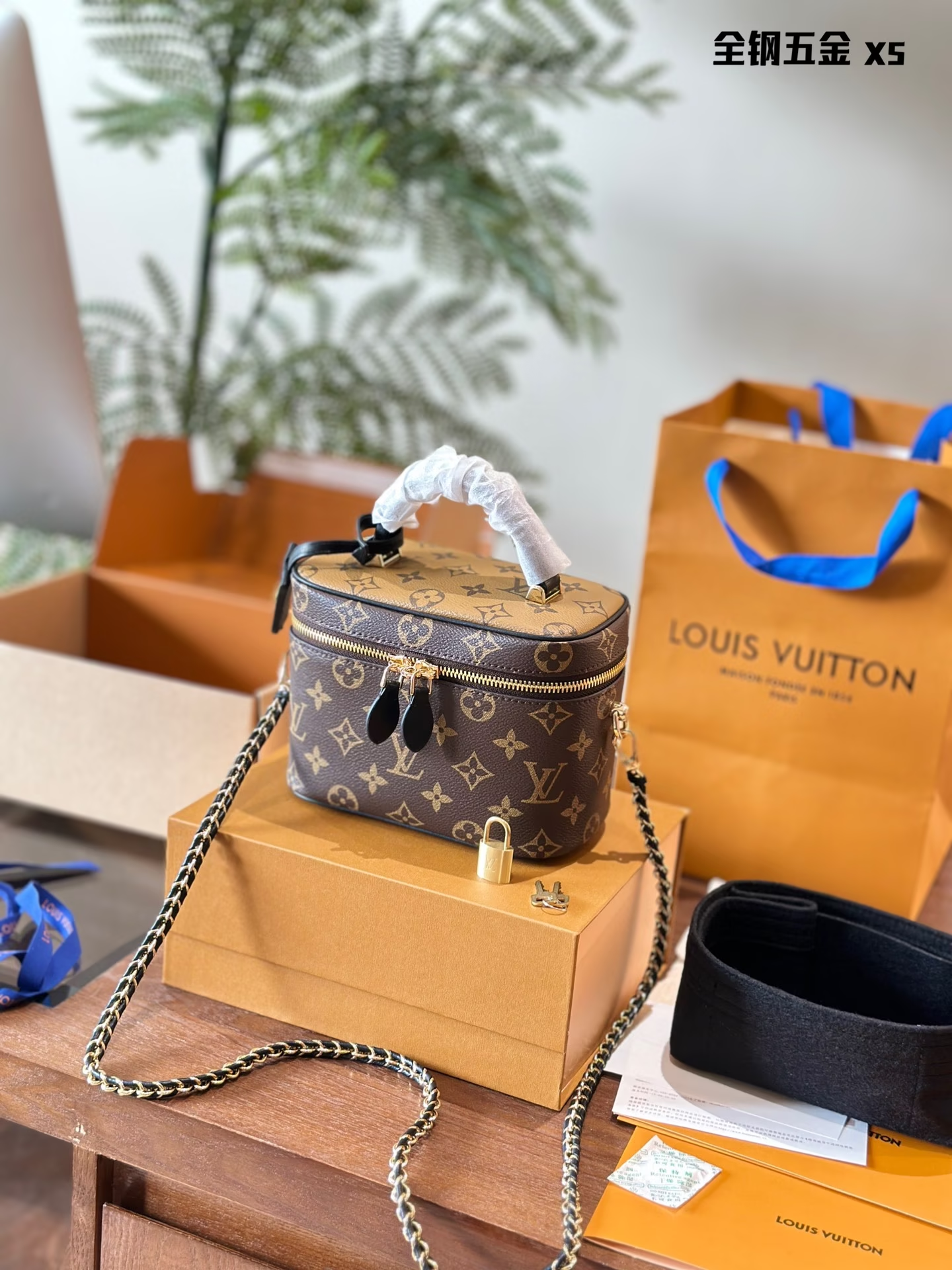 Louis new arrival Vanity bucket bag size; 19*13*11cm