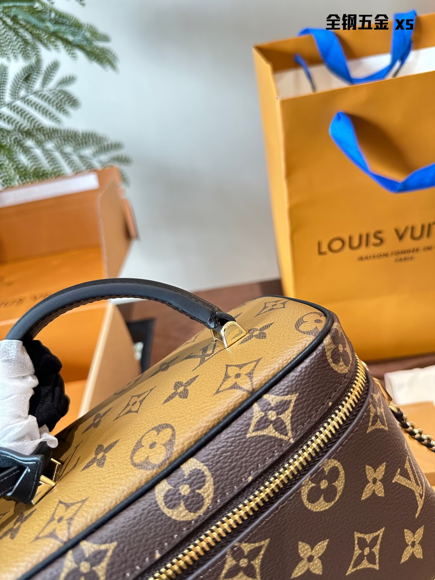 Louis new arrival Vanity bucket bag size; 19*13*11cm