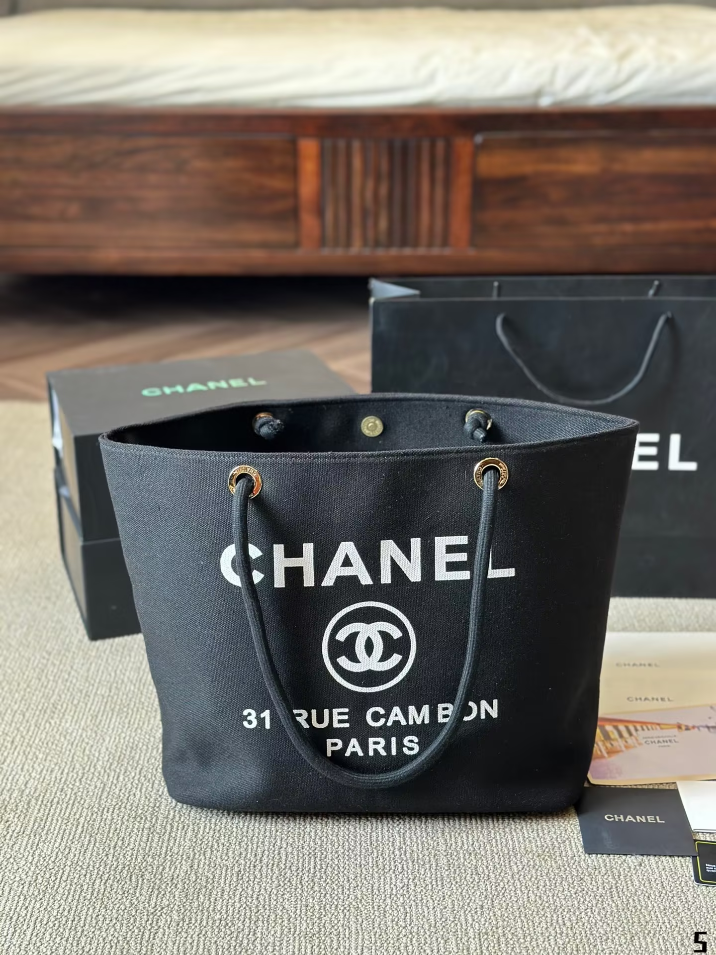 CC new arrival Vintage 24k tote bag size: 30*30 cm