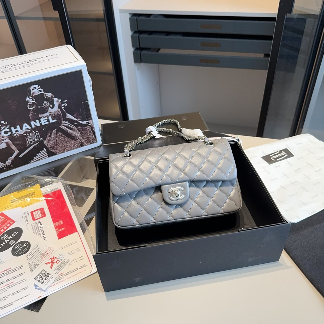 Cc new arrival Lambskin silver Hardware size: 23 *14*6 cm