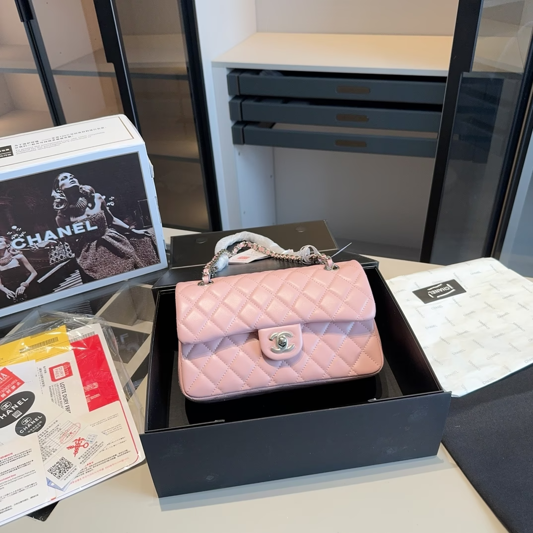 Cc new arrival Lambskin silver Hardware size: 23 *14*6 cm