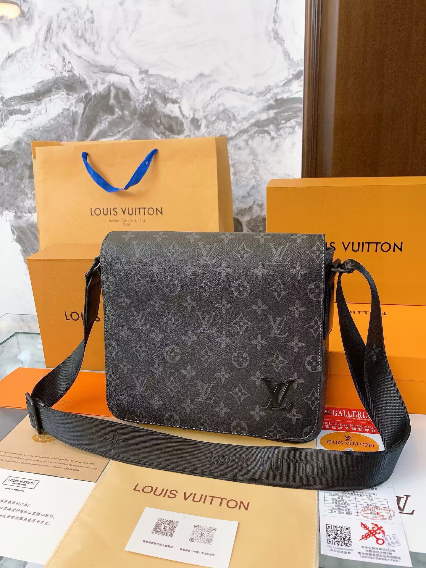 L new arrival district crossbody bag men and women size: 26*23*7 cm