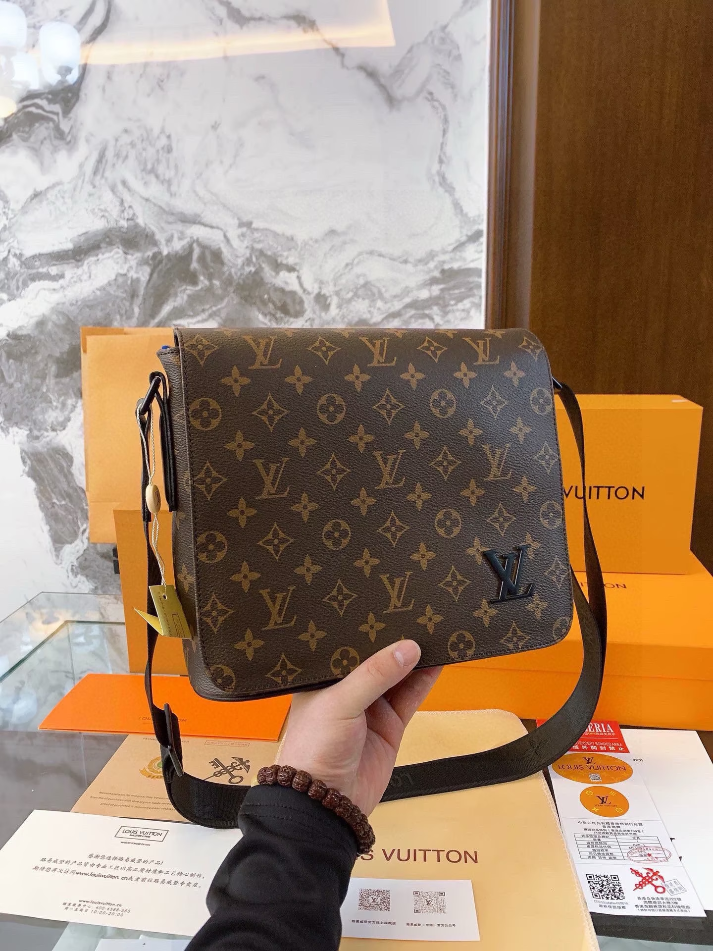 L new arrival district crossbody bag men and women size: 26*23*7 cm