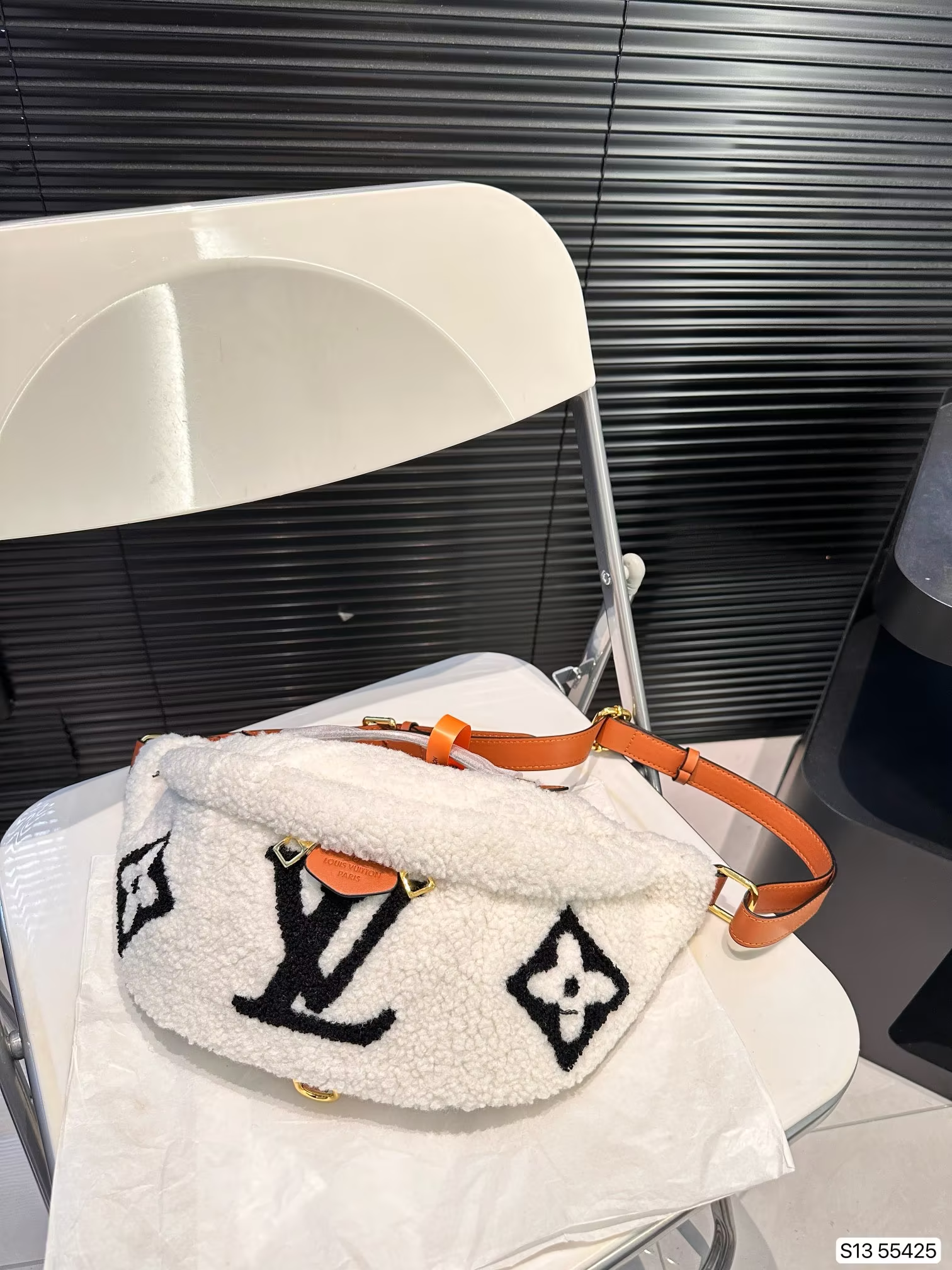 Louis new arrival Monogram Teddy waist bag size: 38*18 cm