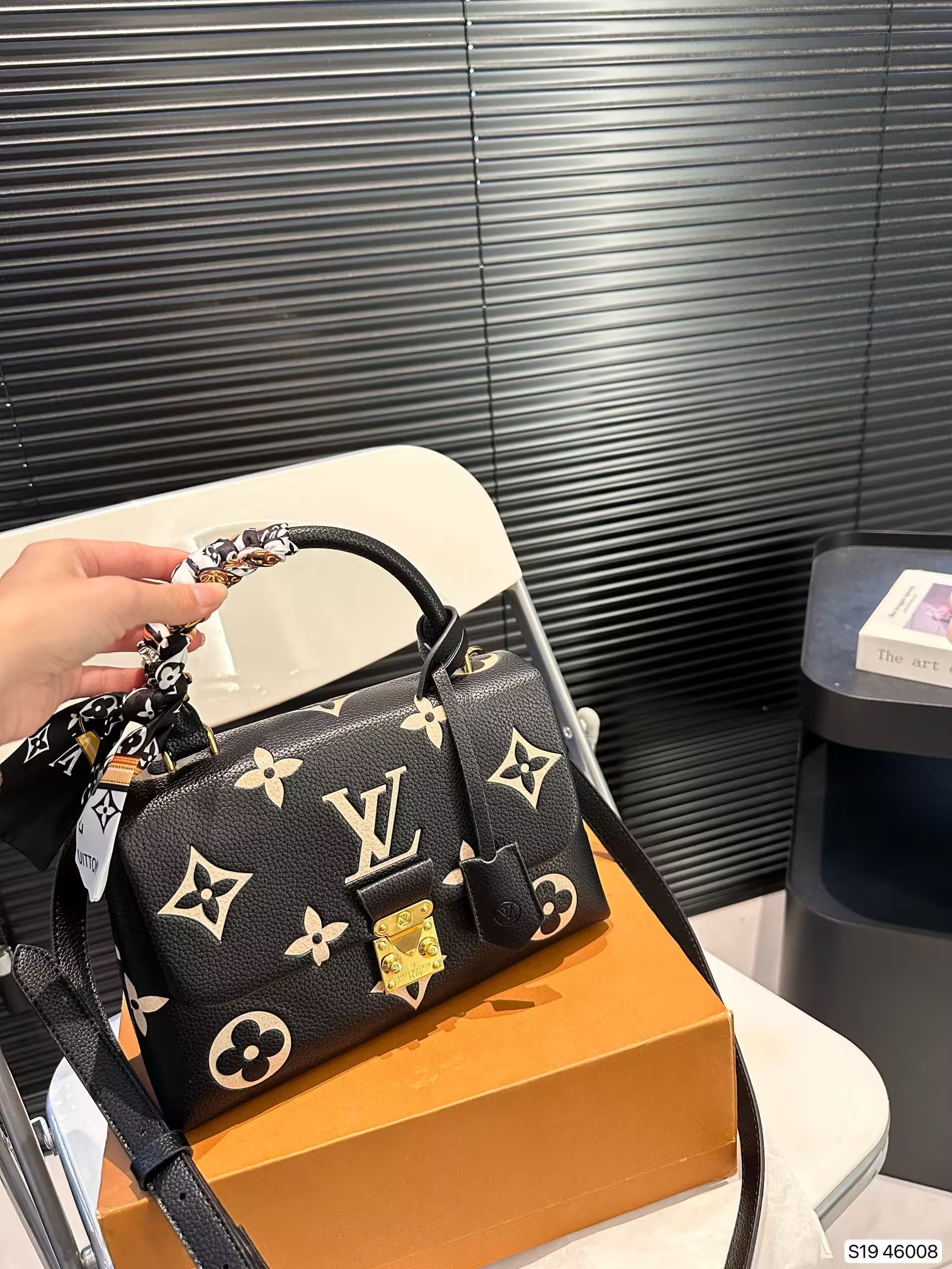 Louis new arrival hand bag size: 24*15 cm