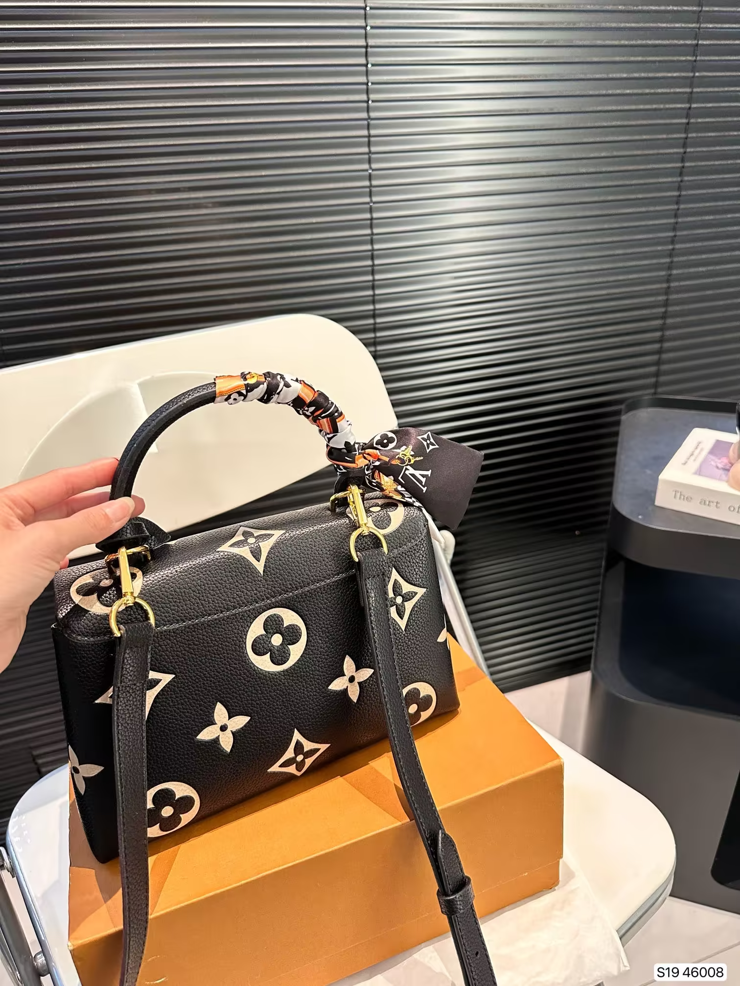 Louis new arrival hand bag size: 24*15 cm