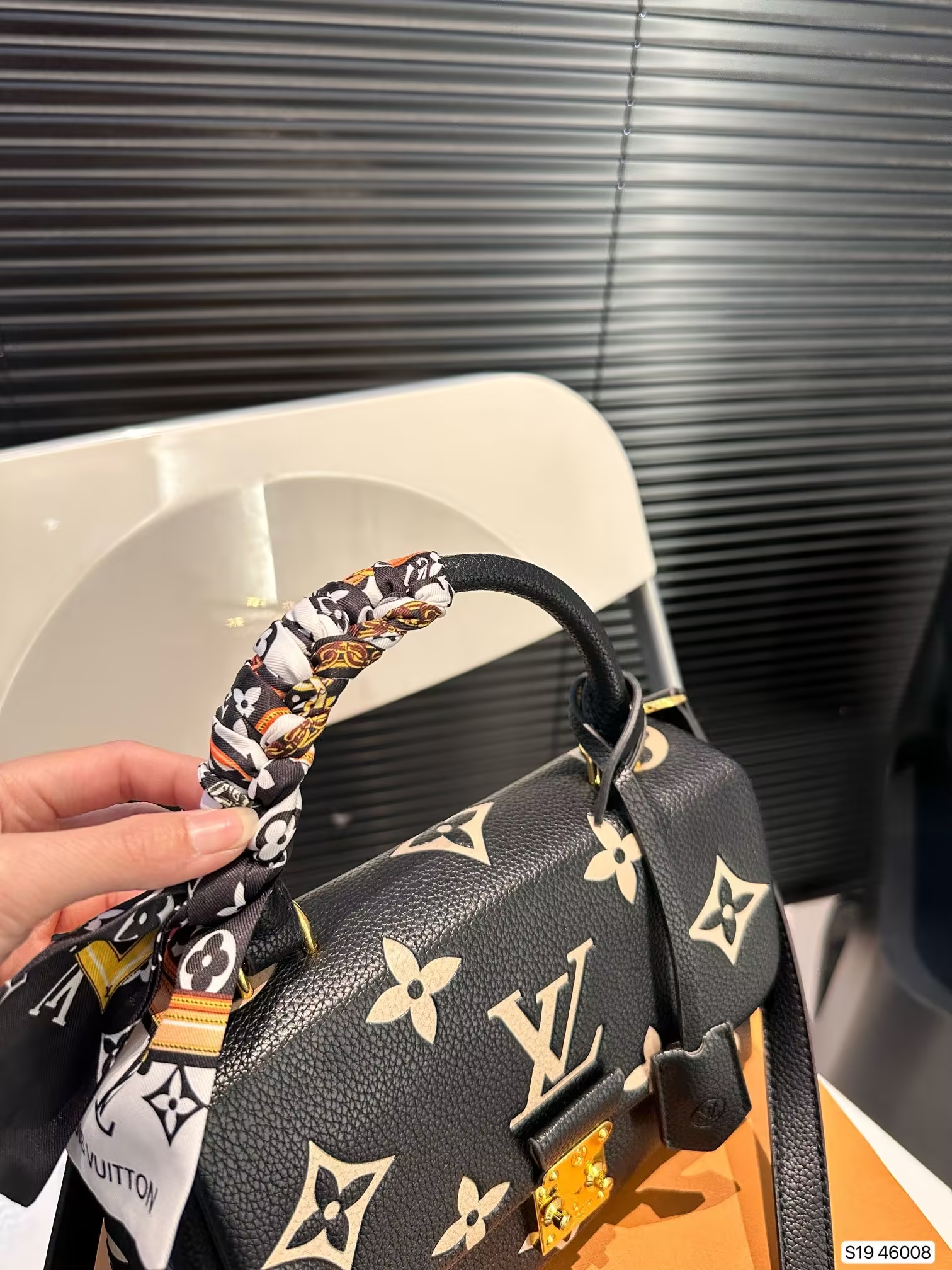 Louis new arrival hand bag size: 24*15 cm