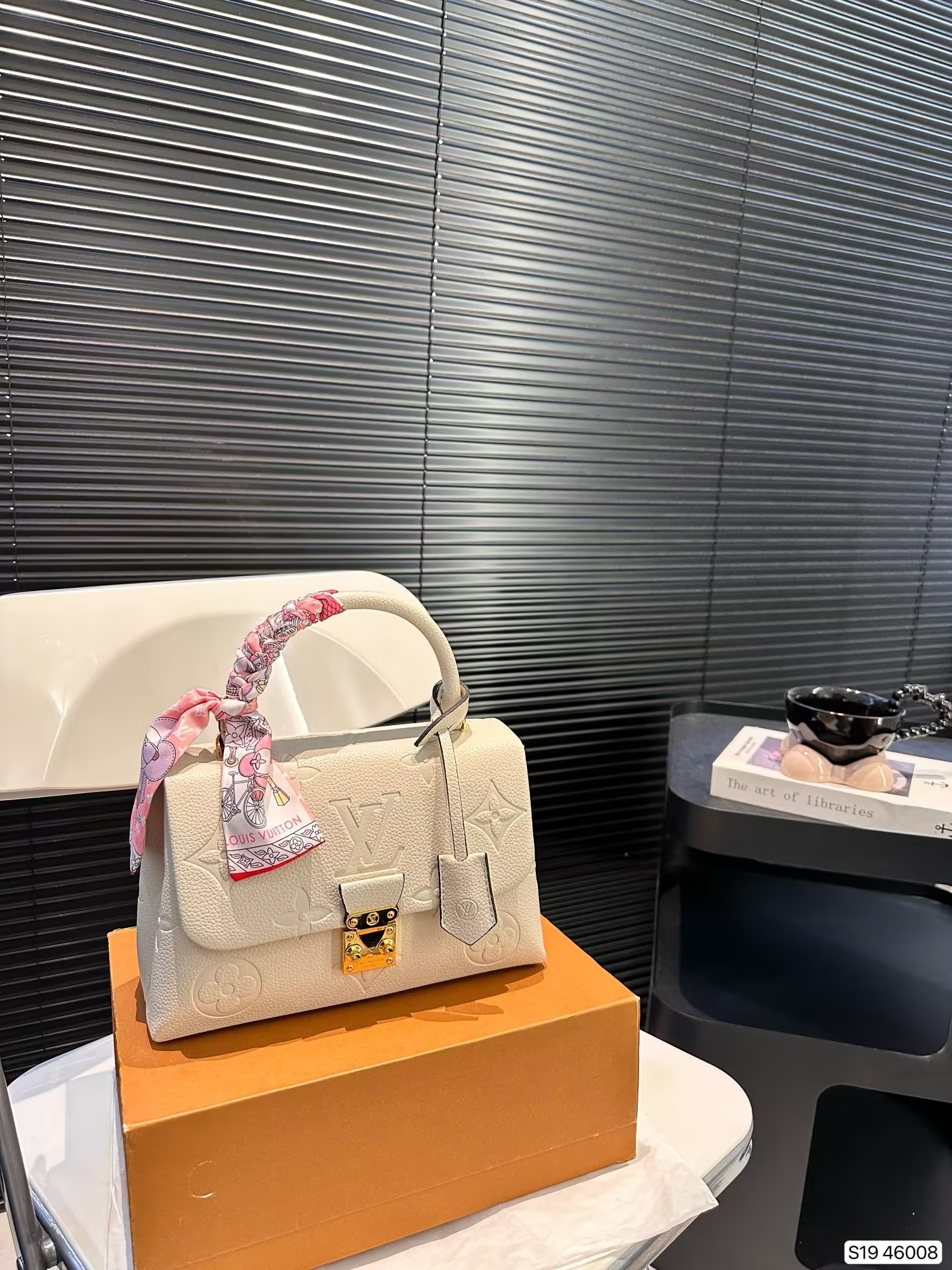 Louis new arrival hand bag size: 24*15 cm