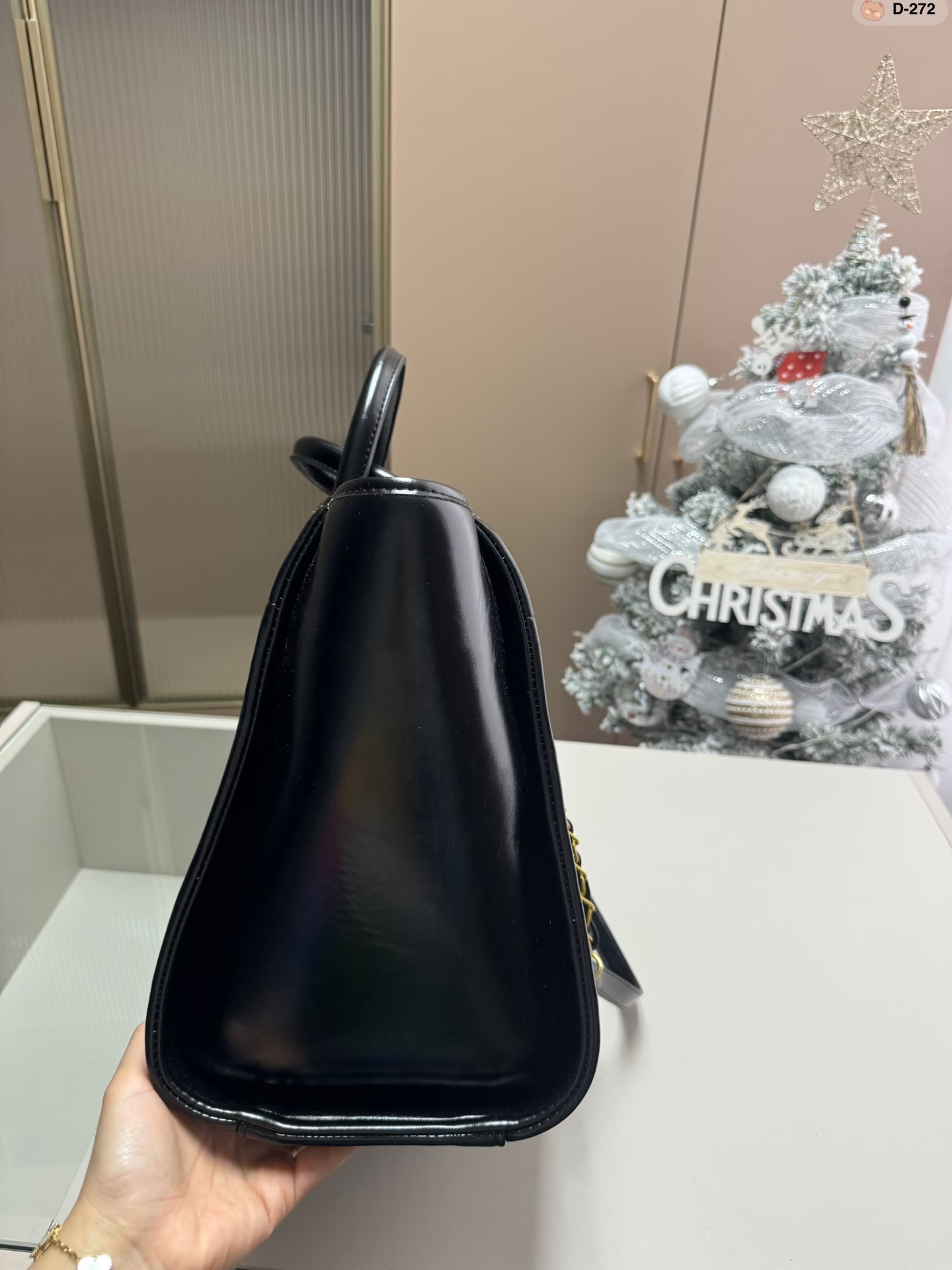 cc Calfskin Charms Medium Deauville Tote Black