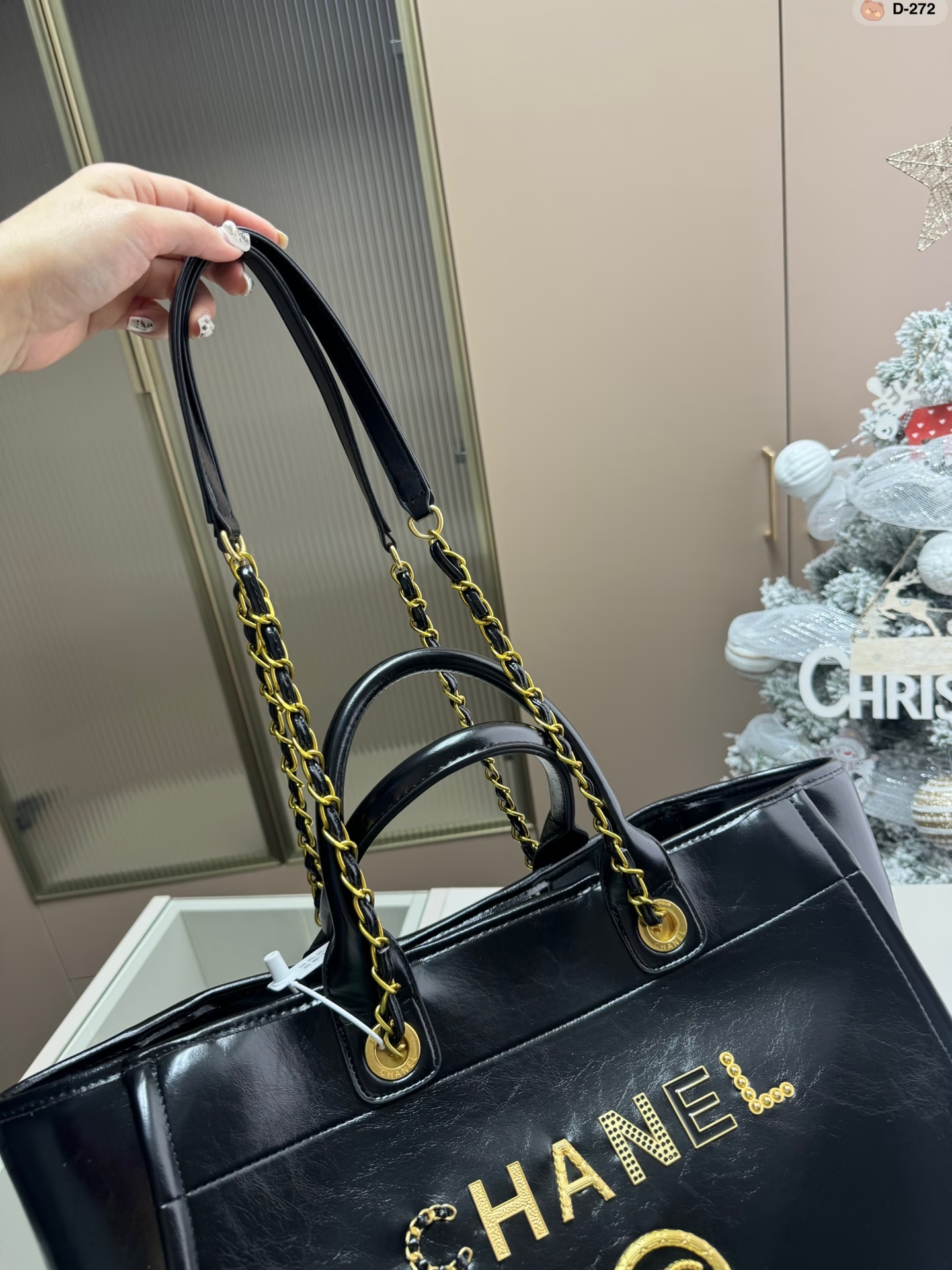 cc Calfskin Charms Medium Deauville Tote Black