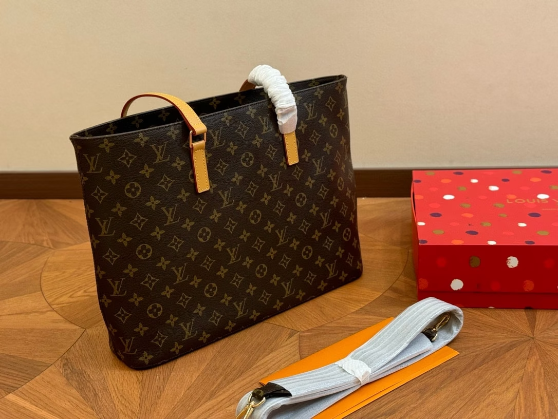 Louis new arrival vivian tote bag size: 40*30 cm