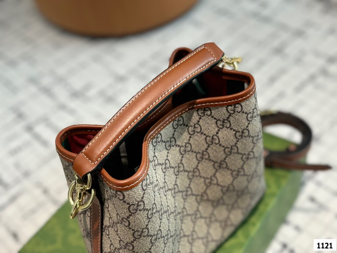 GG Emblem new arrival tote bag size:  21*19 cm