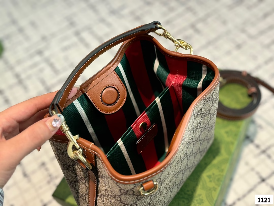 GG Emblem new arrival tote bag size:  21*19 cm