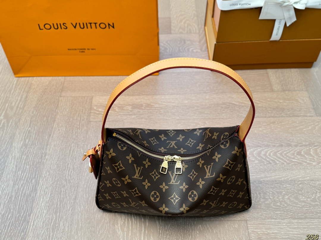 Louis new arrival vintage bag size:33 * 21 cm