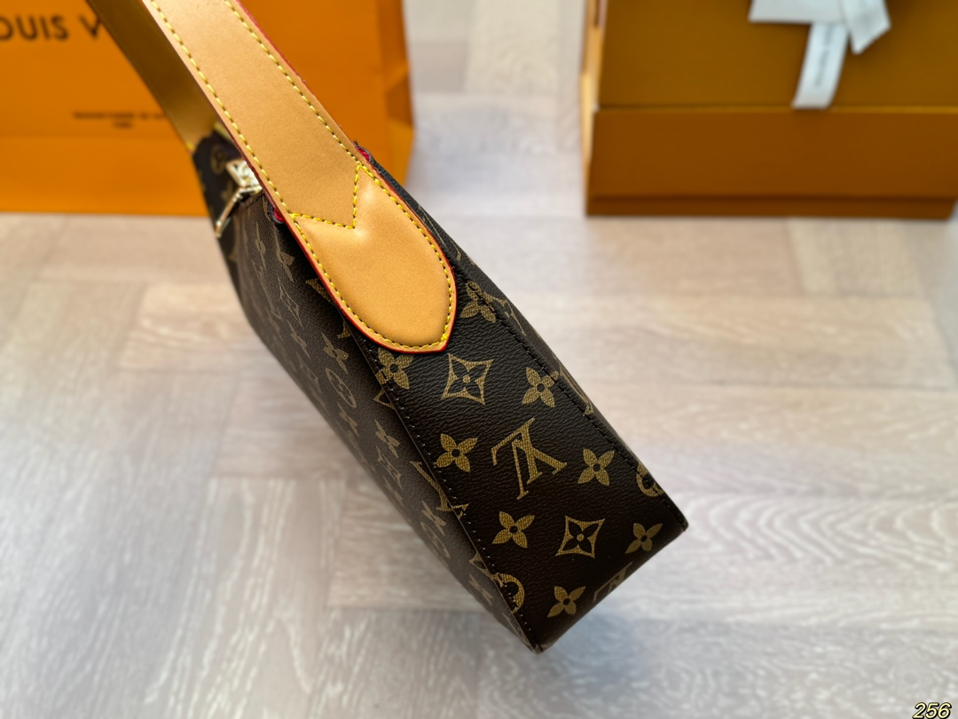 Louis new arrival vintage bag size:33 * 21 cm