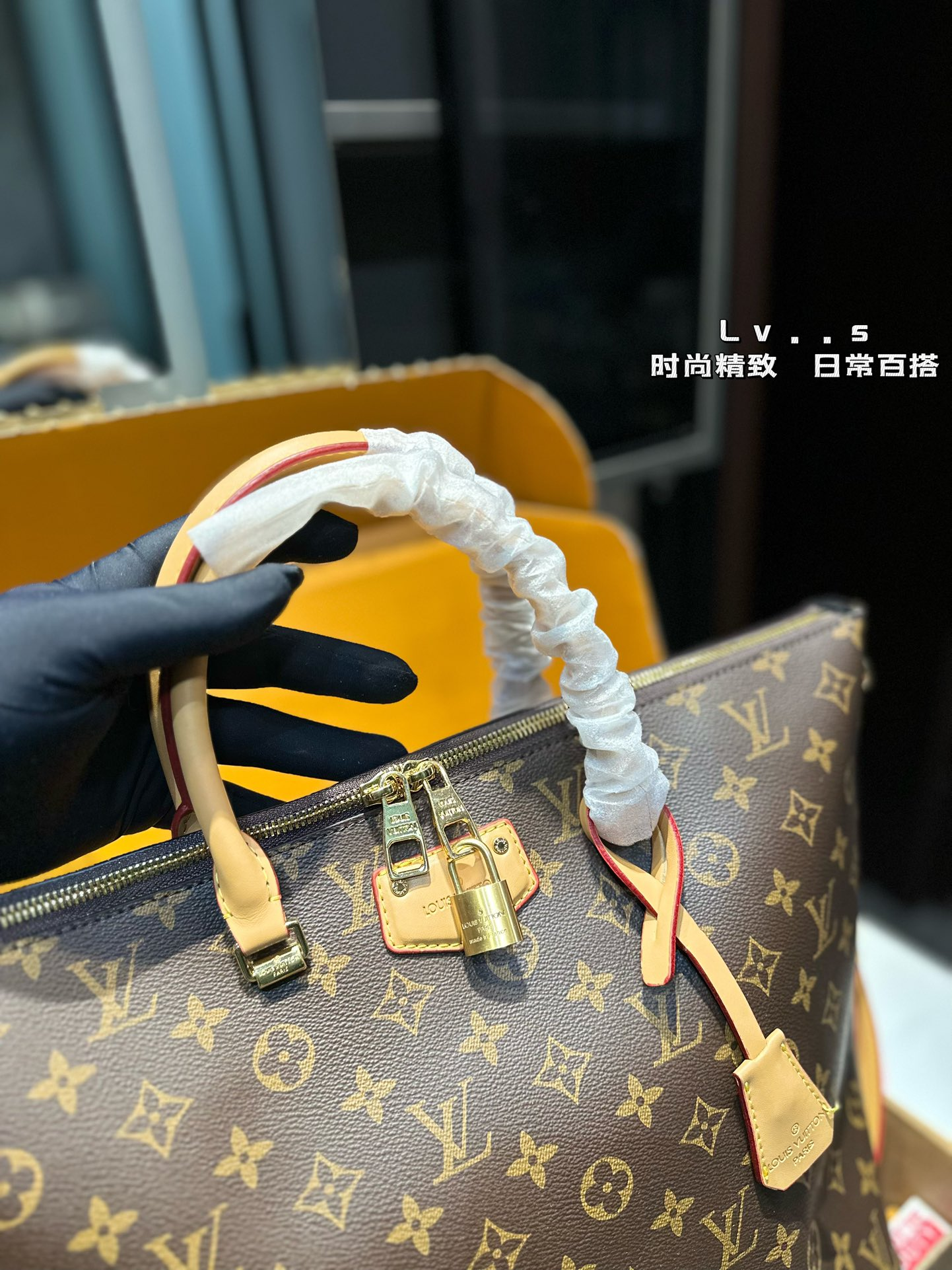 Louis new arrival tote bag size:29 * 28 cm