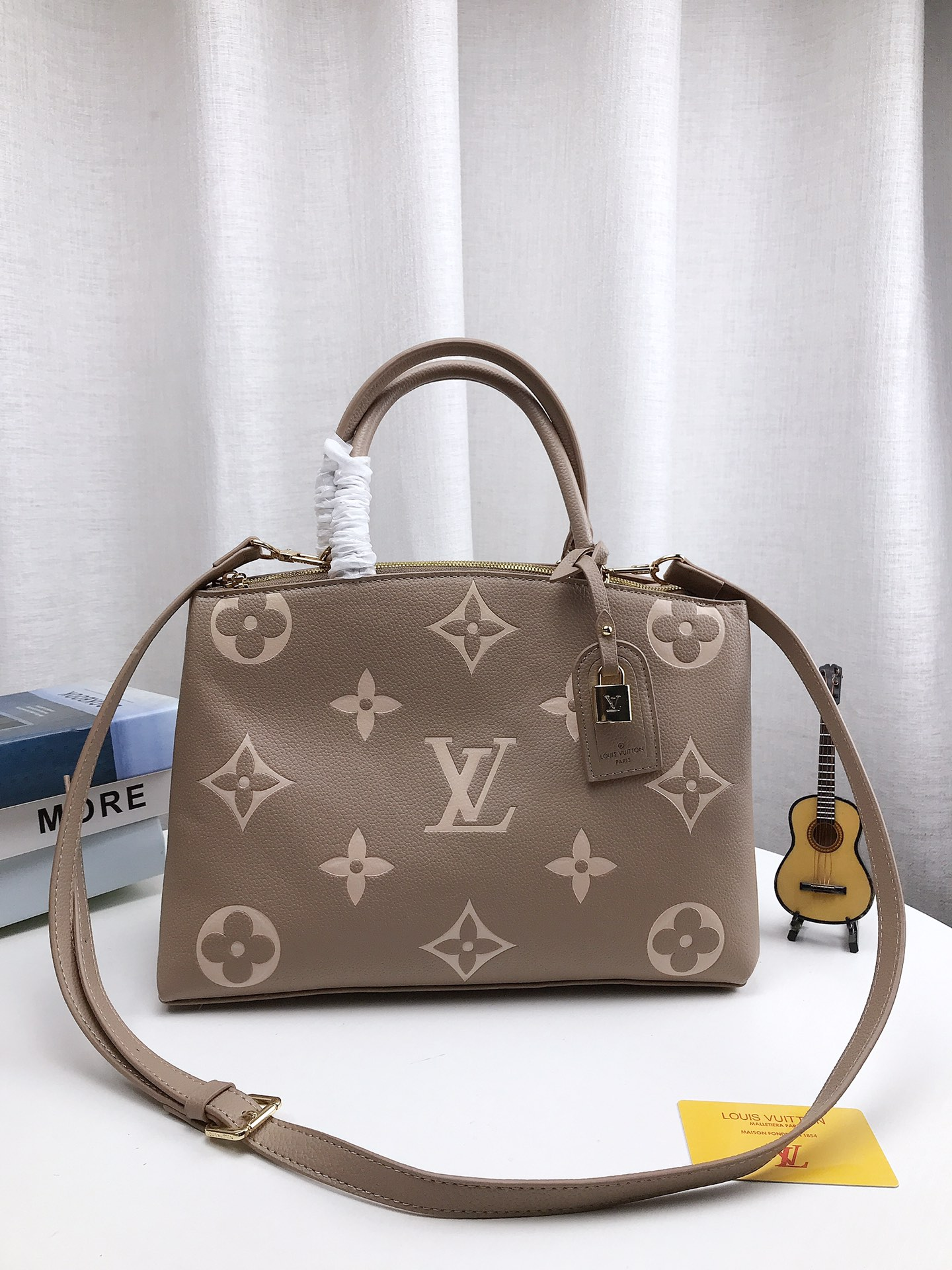 Louis new arrival tote bag 02 size: 35*22cm