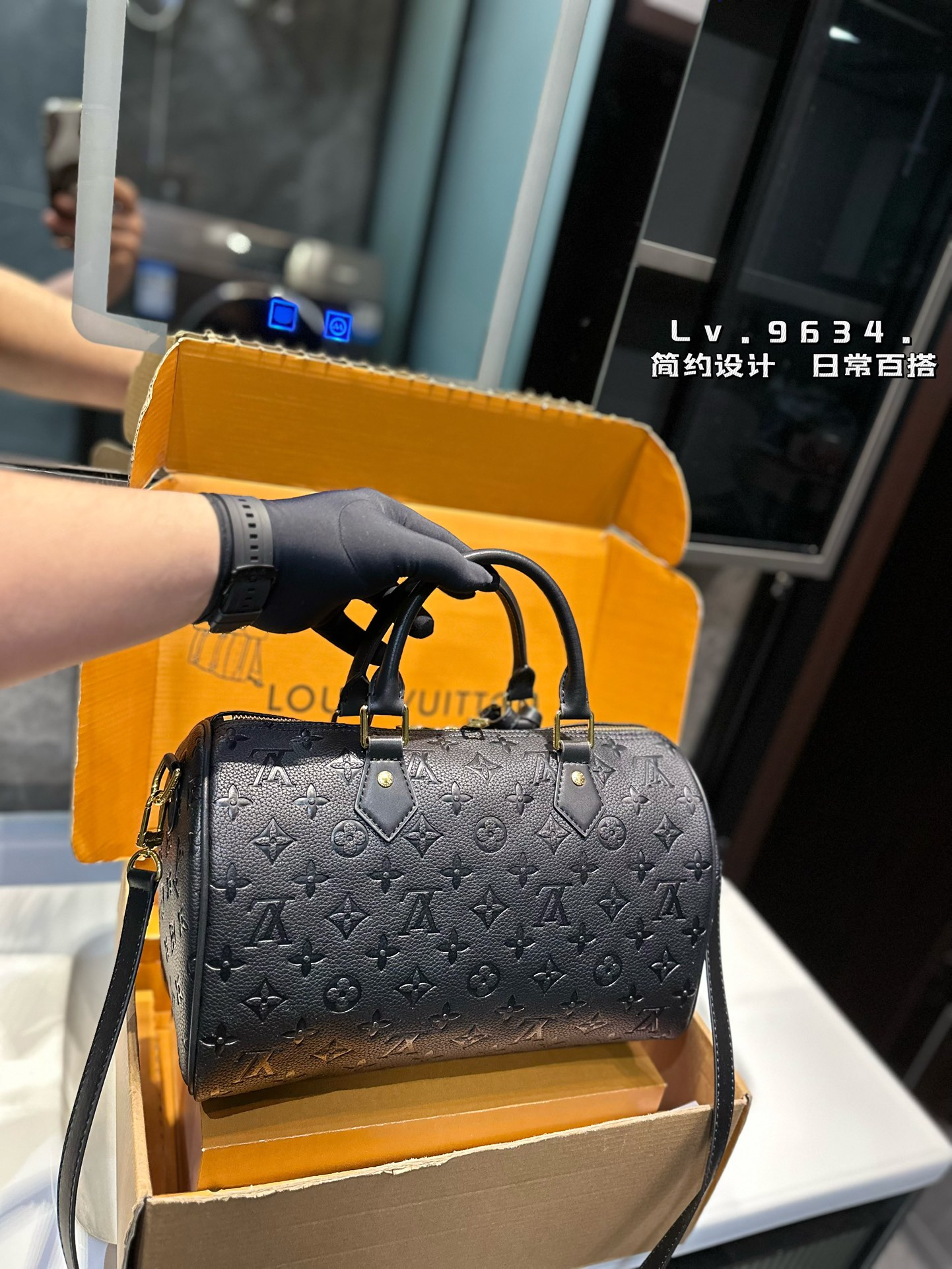 Louis new arrival Keepall Bandouliere bag size: 30 cm