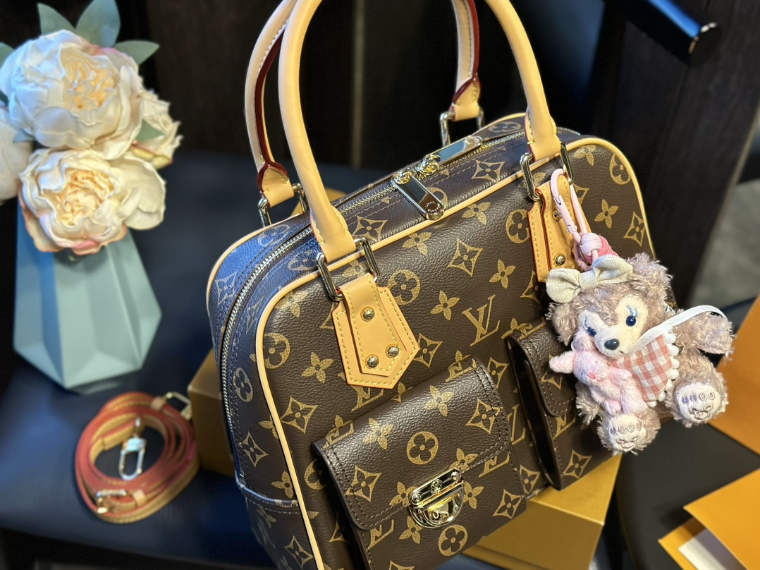 Louis new arrival Manhattan vintage bag size:30 * 20cm