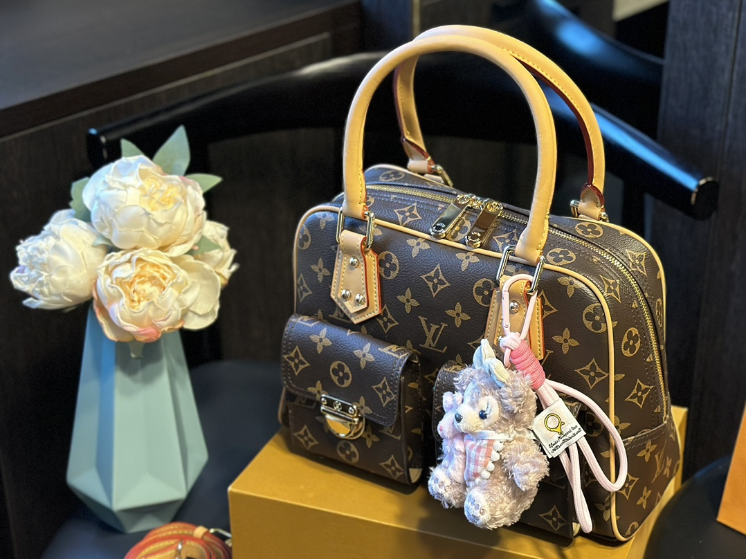 Louis new arrival Manhattan vintage bag size:30 * 20cm