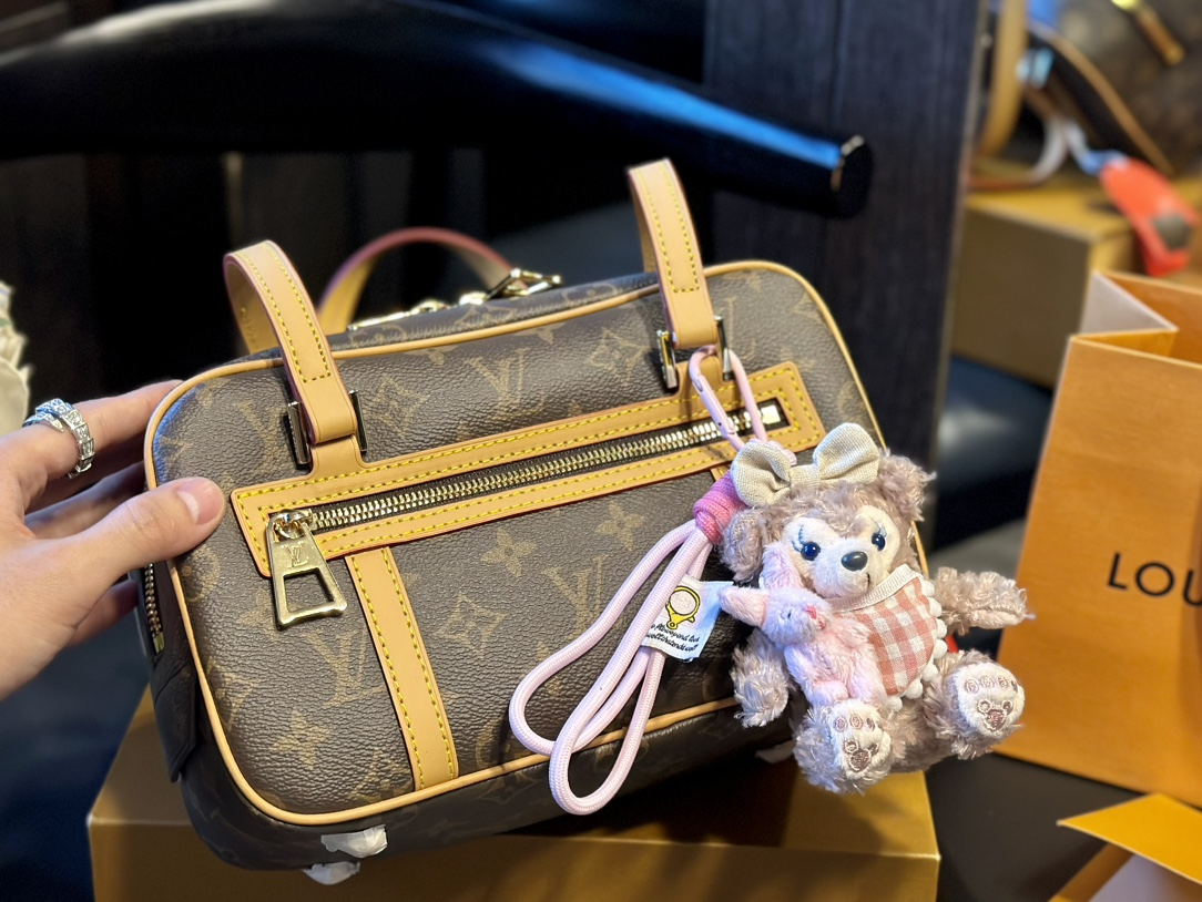 Louis new arrival vintage bag size: 25 * 15cm