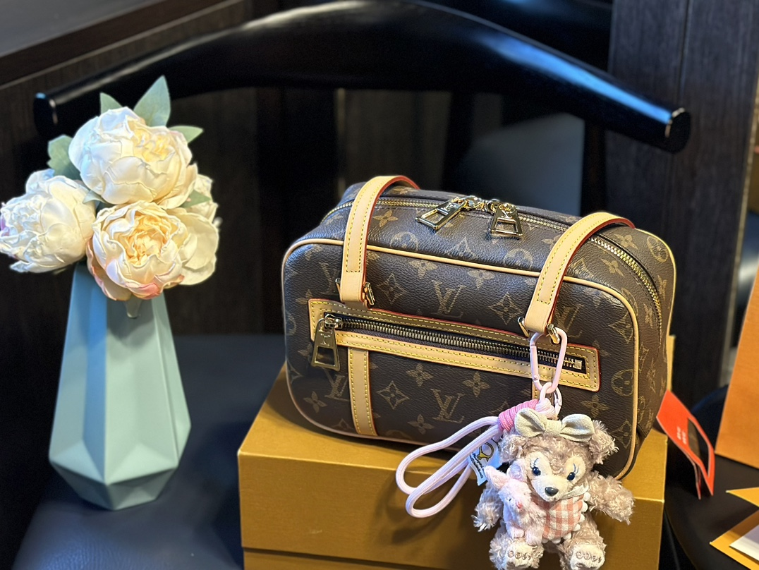 Louis new arrival vintage bag size: 25 * 15cm