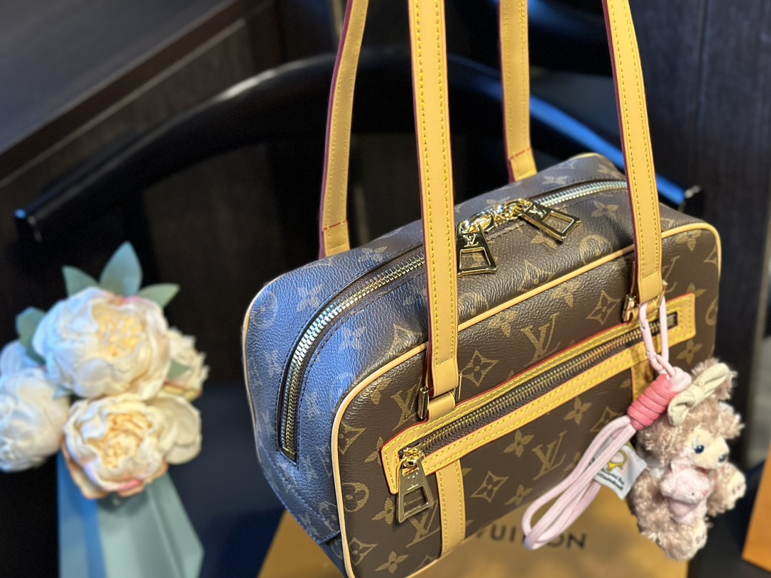 Louis new arrival vintage bag size: 25 * 15cm