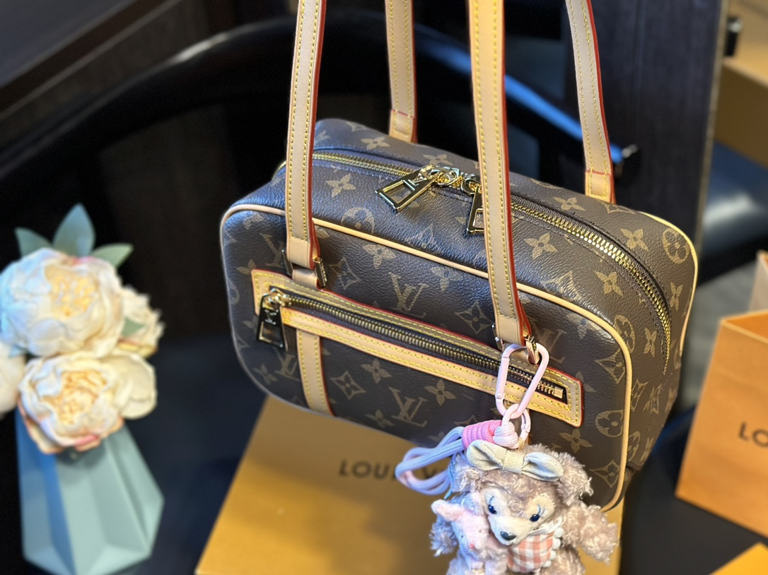 Louis new arrival vintage bag size: 25 * 15cm