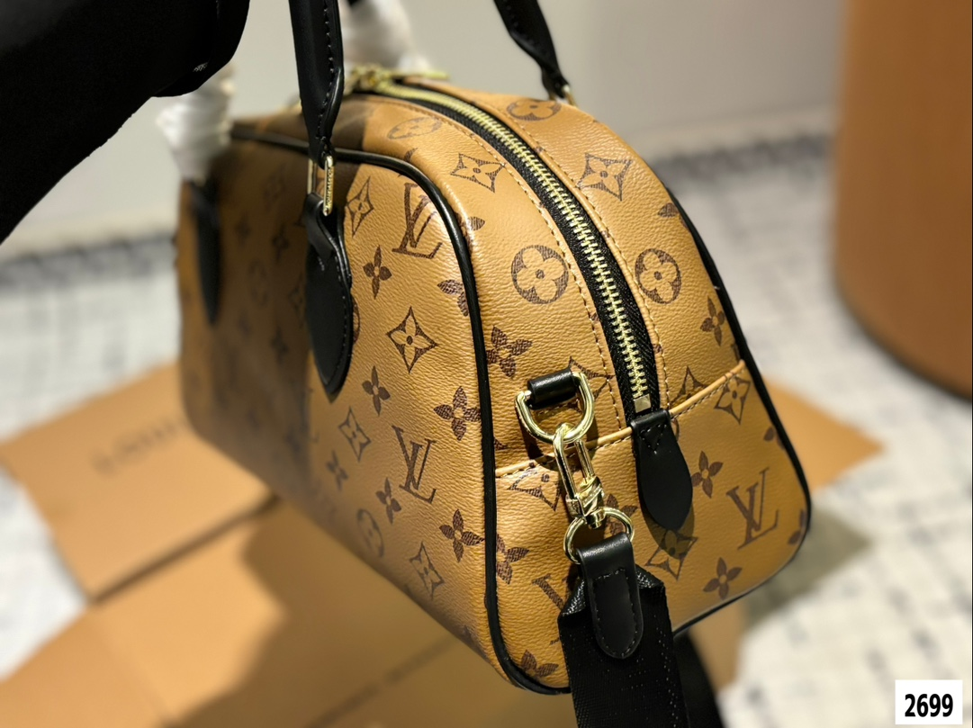 Louis new arrival tote bag size: 30*16 cm