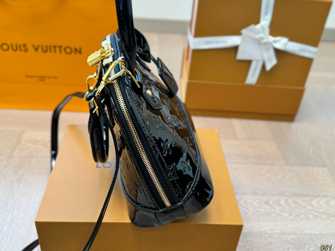 Louis 2024 new arrival bb bag size:24*18 cm