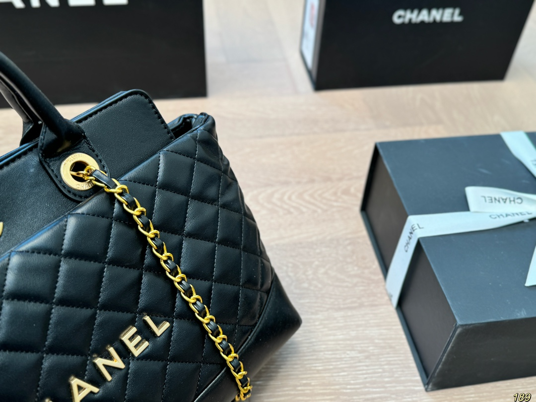 CC new arrival tote bag size: 34 * 20 cm