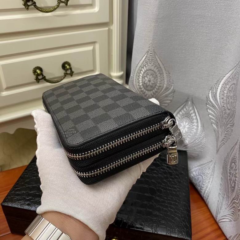 LV Bag 19X10X4 22