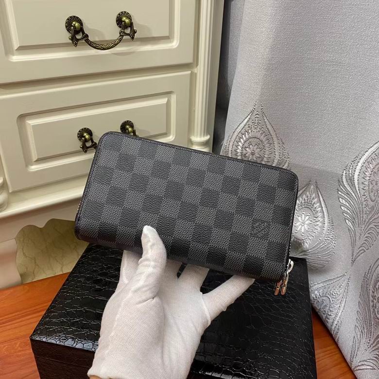 LV Bag 19X10X4 22