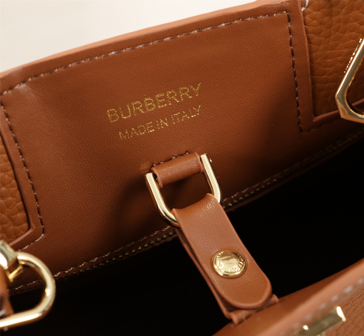 BB new arrival tote bag size : 27 x 11 x 20 cm