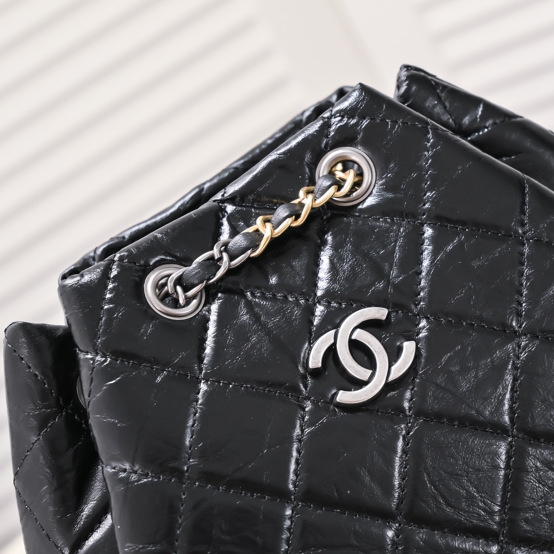 CC 17 Gabrielle backpack size : 24*23*11.5cm