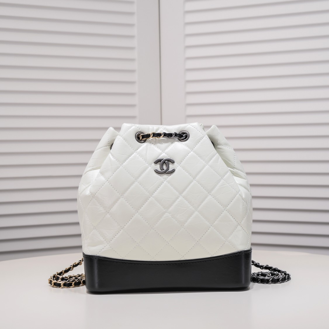 CC 17 Gabrielle backpack size : 24*23*11.5cm