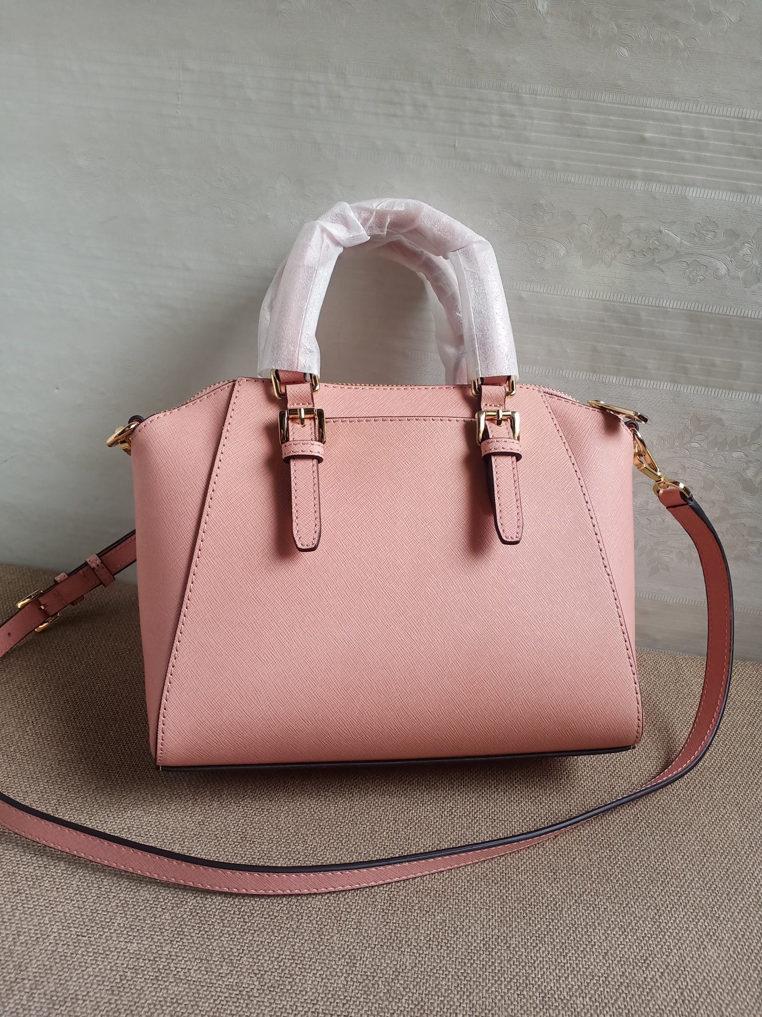 MK new arrival bag size :24.5cm*20.5cm*11cm