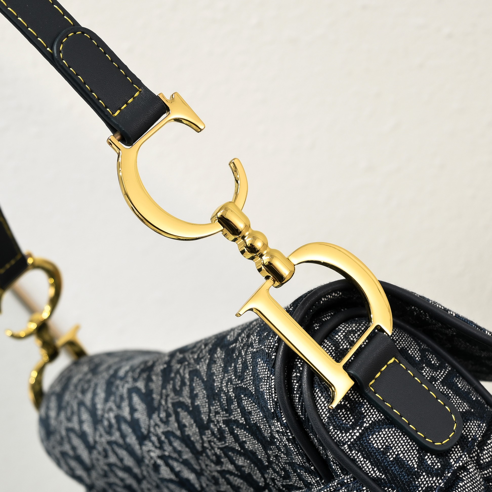 D saddle Be a classic with classics size: 25.5 x 20 x 6.5 cm