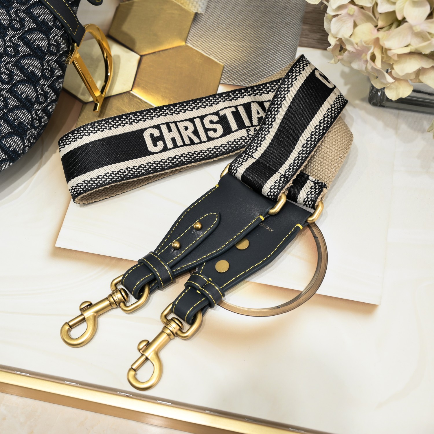 D saddle Be a classic with classics size: 25.5 x 20 x 6.5 cm