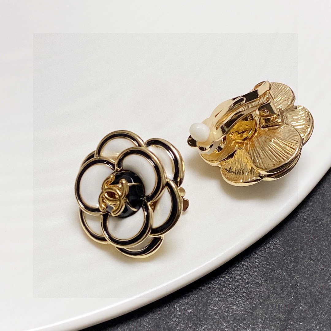 CC Earrings 0005