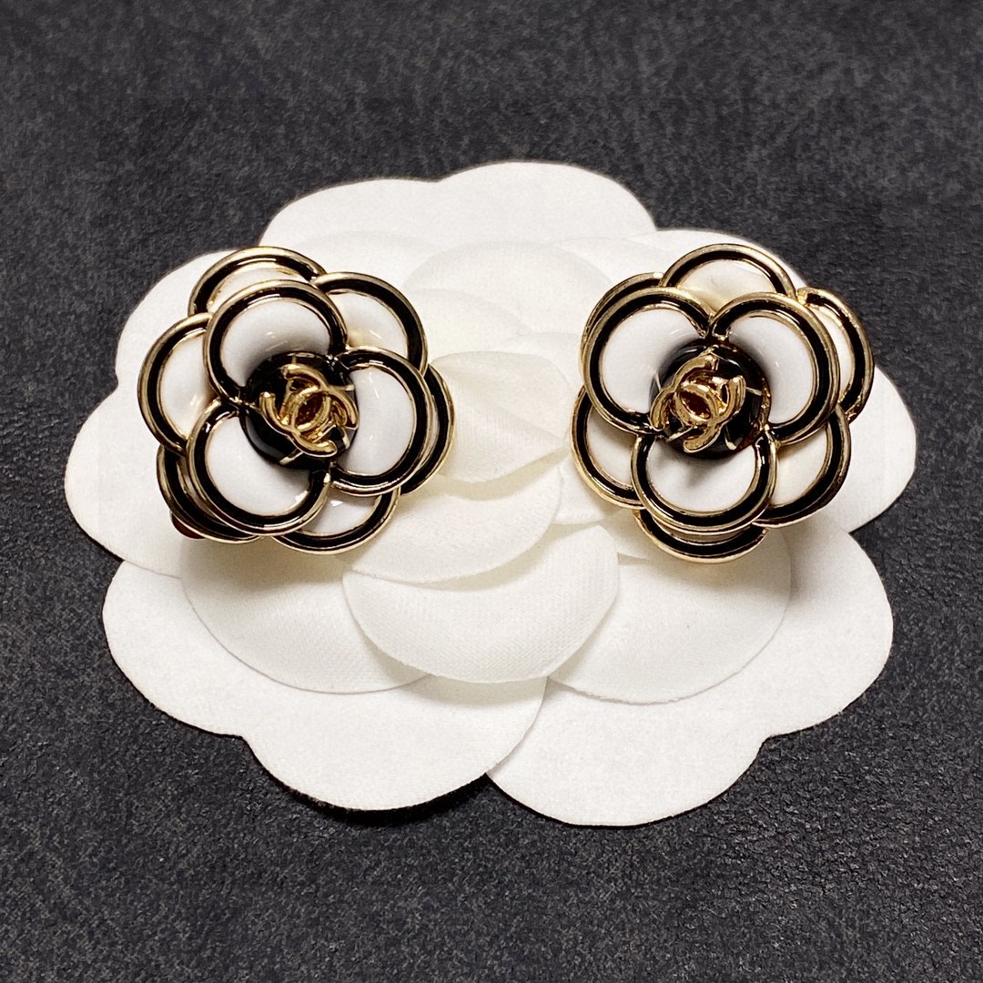 CC Earrings 0005