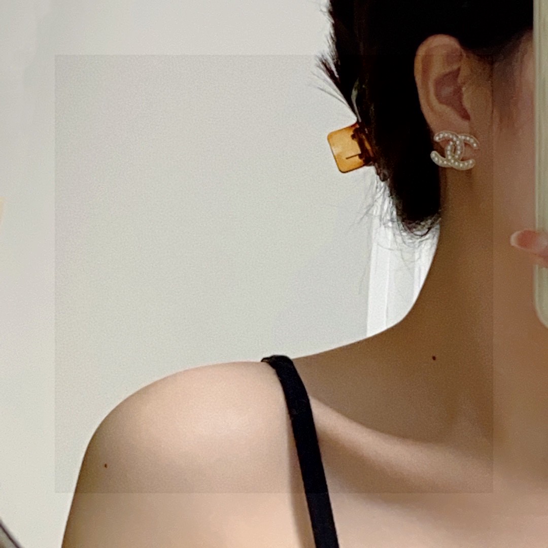 CC Earrings 0010