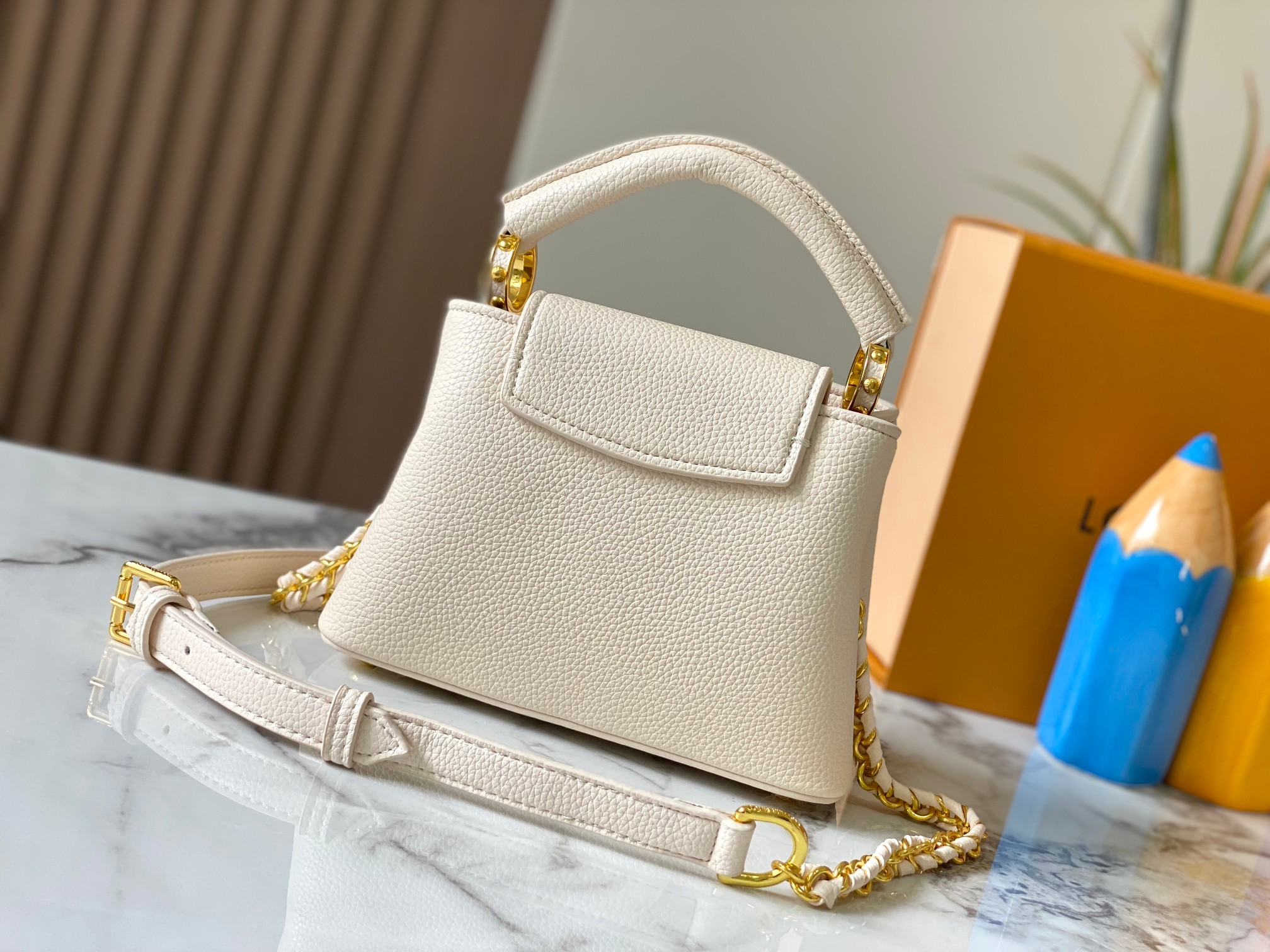 Louis Milky Way Capucines BB  Taurillon leather M23082 size: 21×14×8cm