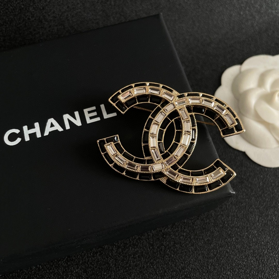 Cc brooch 0076